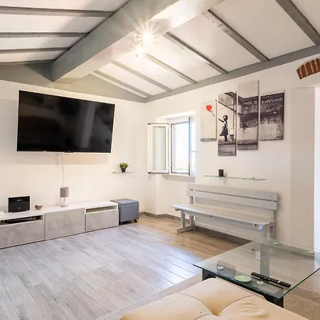 Typical With Covered Terrace! Apartment Livorno