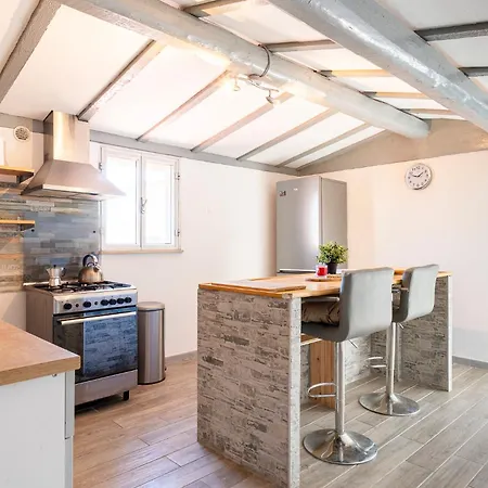 Typical With Covered Terrace! Apartment Livorno