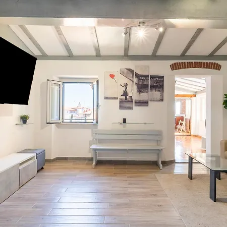 Typical With Covered Terrace! Appartement *